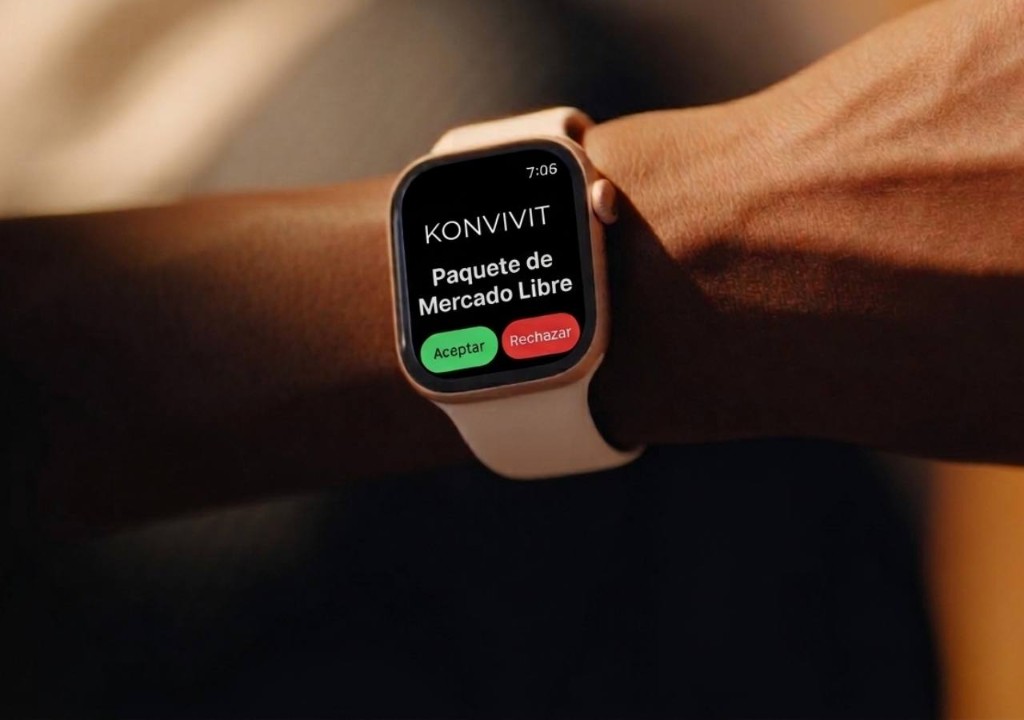 Smartwatch am Handgelenk mit Benachrichtigung